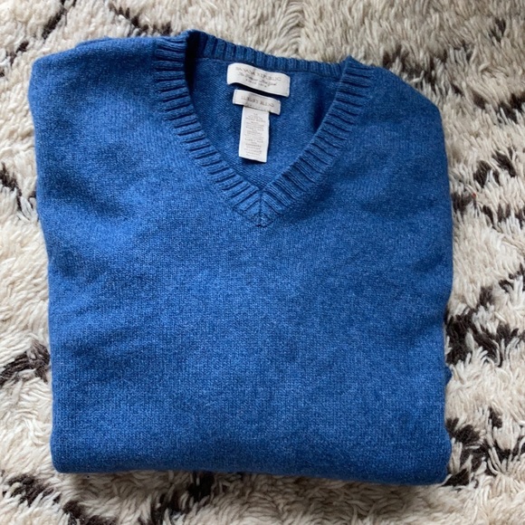 Banana Republic Luxury Blend V-Neck Sweater - Picture 2 of 4